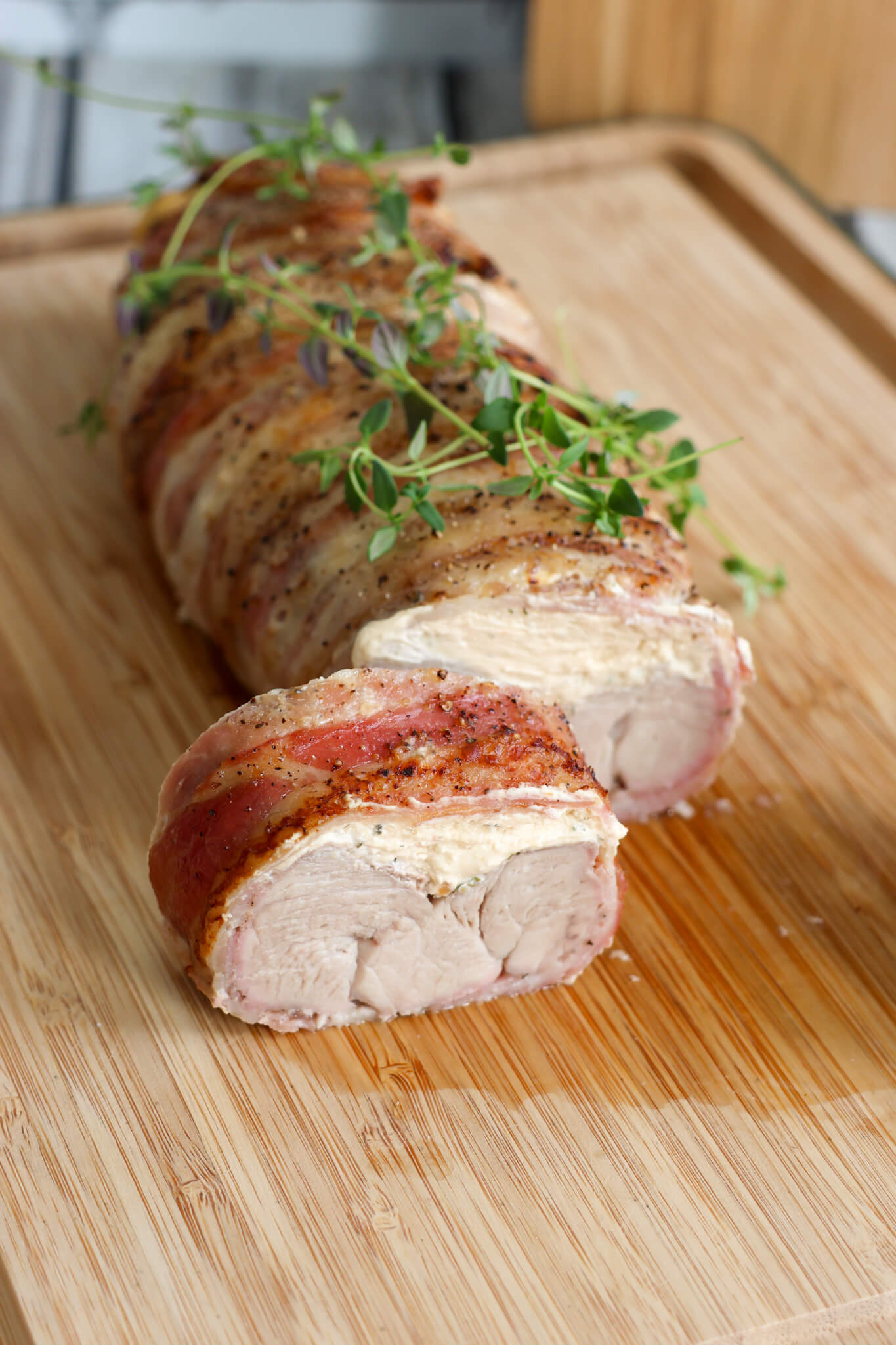 Mørbrad med pikantost og bacon